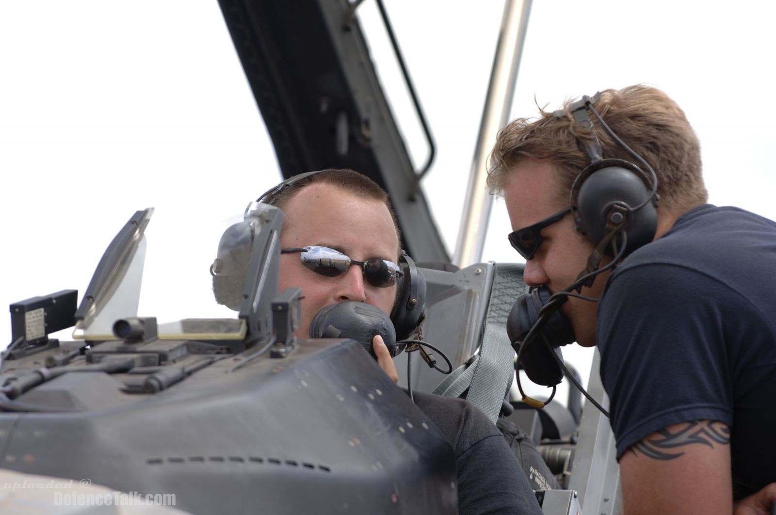 F16 aircraft demonstration - Steadfast Jaguar 2006