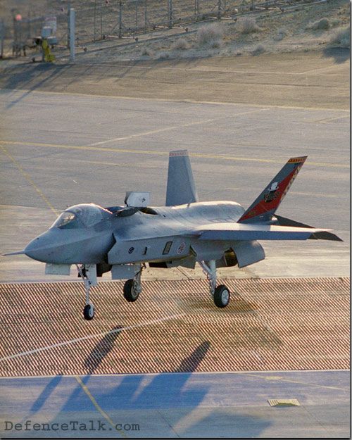 F35B durante testes de decolagem vertical