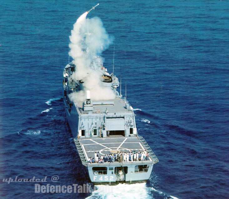 Frigate "Ydra" Meko-200HN Hellenic Navy fires!