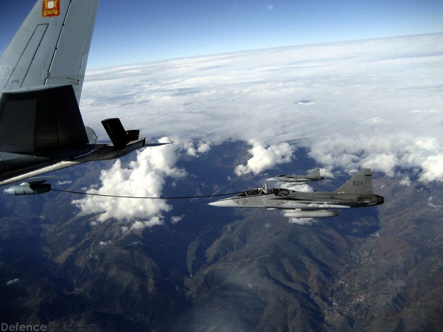 Gripen refueling - SwAF