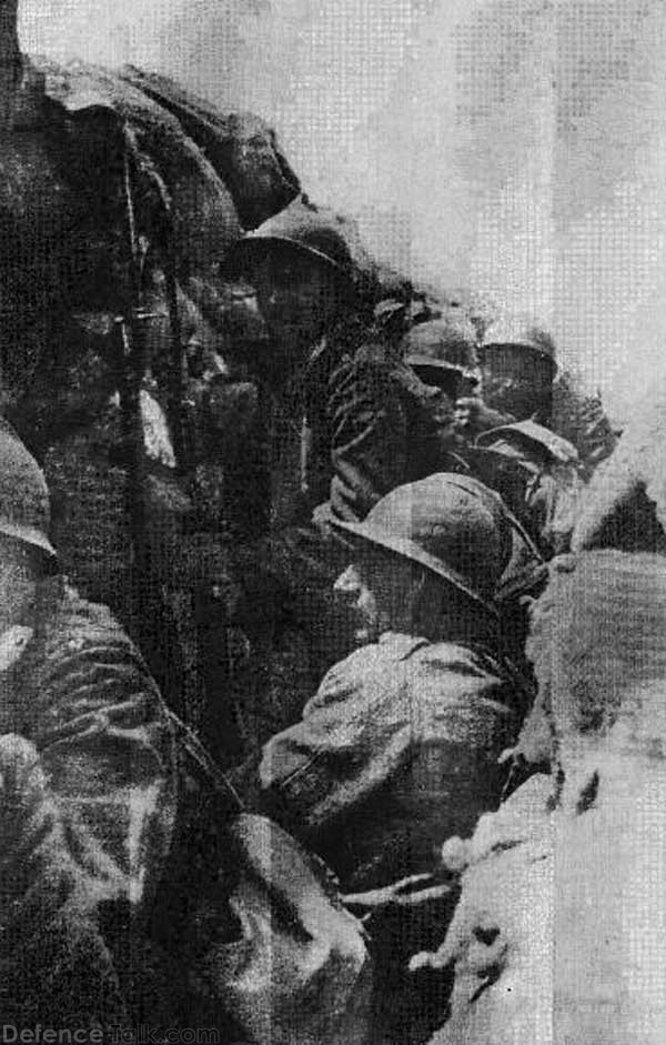 gw_italtroopswaiting_01