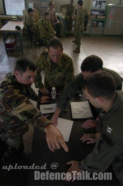 Helicopter Rope Suspension Techniques (HRST) - RIMPAC 2006