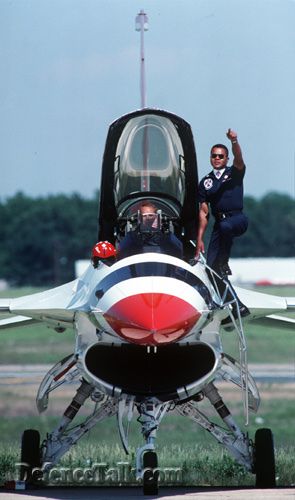 Hey WhatSup : - F-16 ThunderBird.