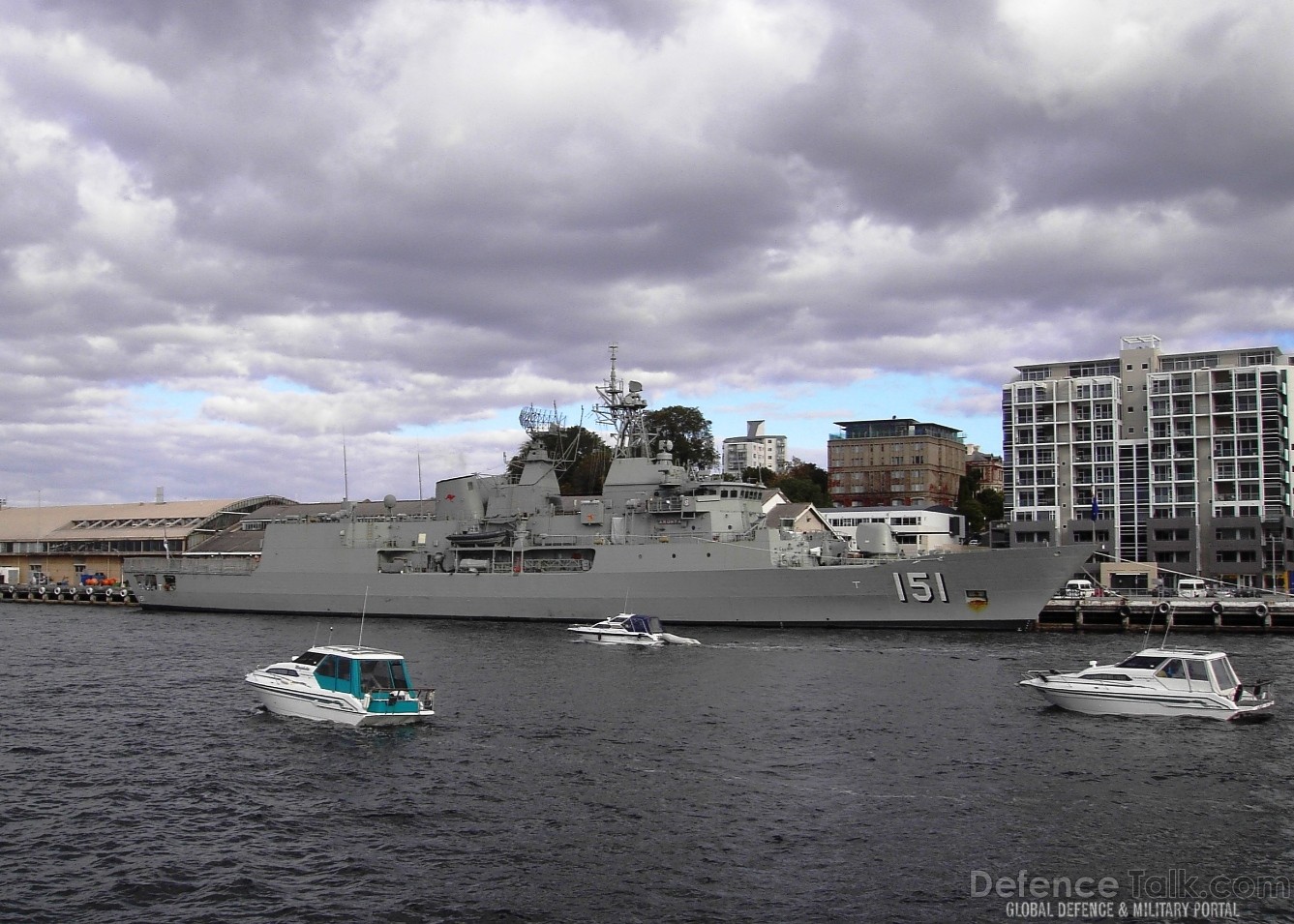 HMAS Arunta FFH151 in Hobart, April, 2007.