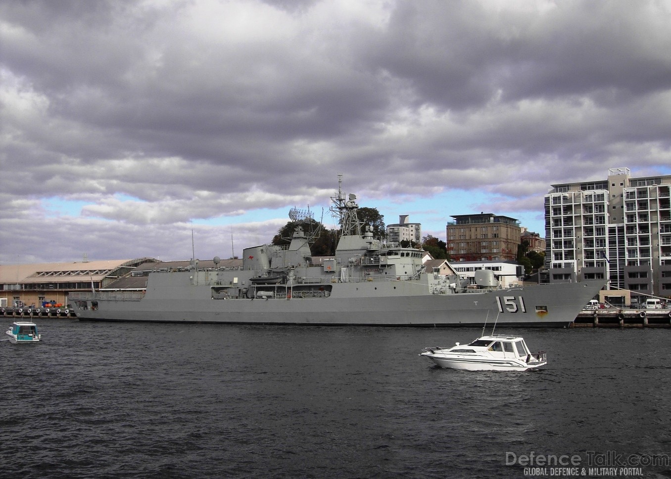 HMAS Arunta FFH151 in Hobart, April, 2007.