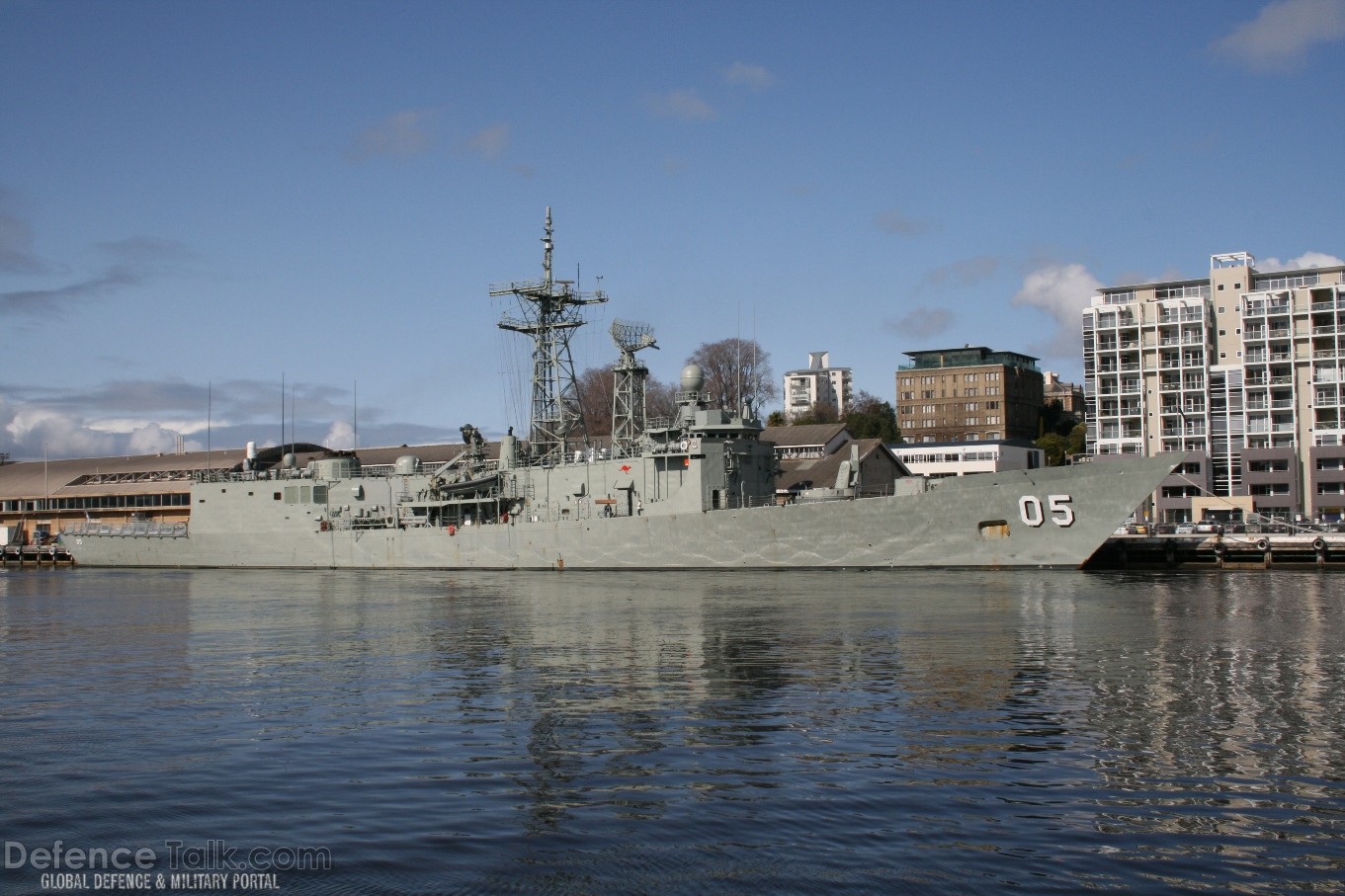 HMAS Melbourne FFG 05 in Hobart August 2007