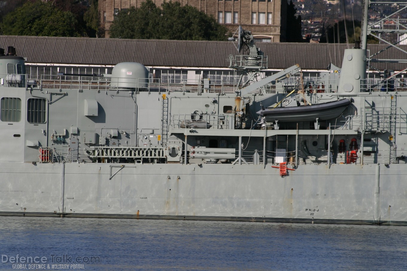 HMAS Melbourne FFG 05 in Hobart August 2007