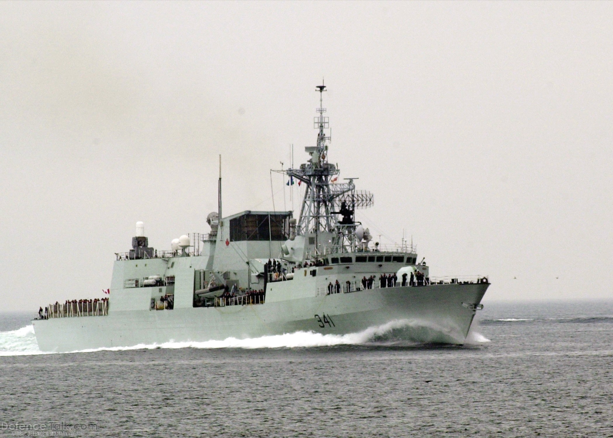 HMCS Ottawa Halifax-class Frigate (Helicopter) FFH