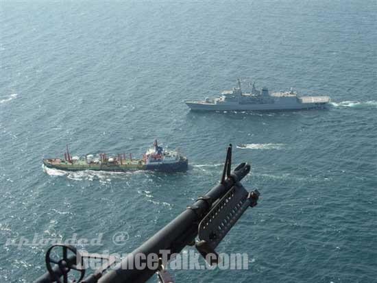 HMNZS Te Kaha boarding ops from SH-2G