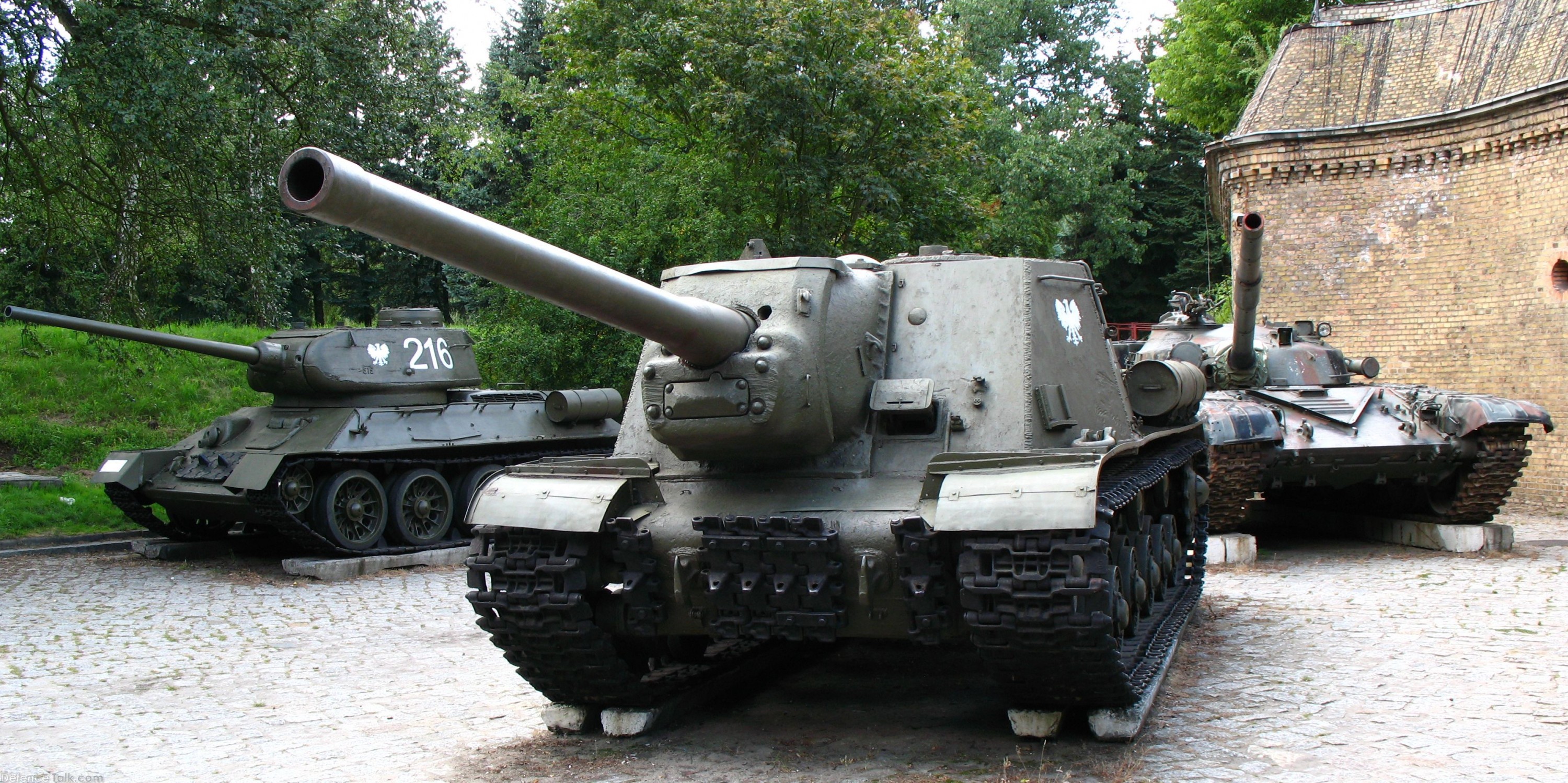 ISU-122, T-34, T-55A