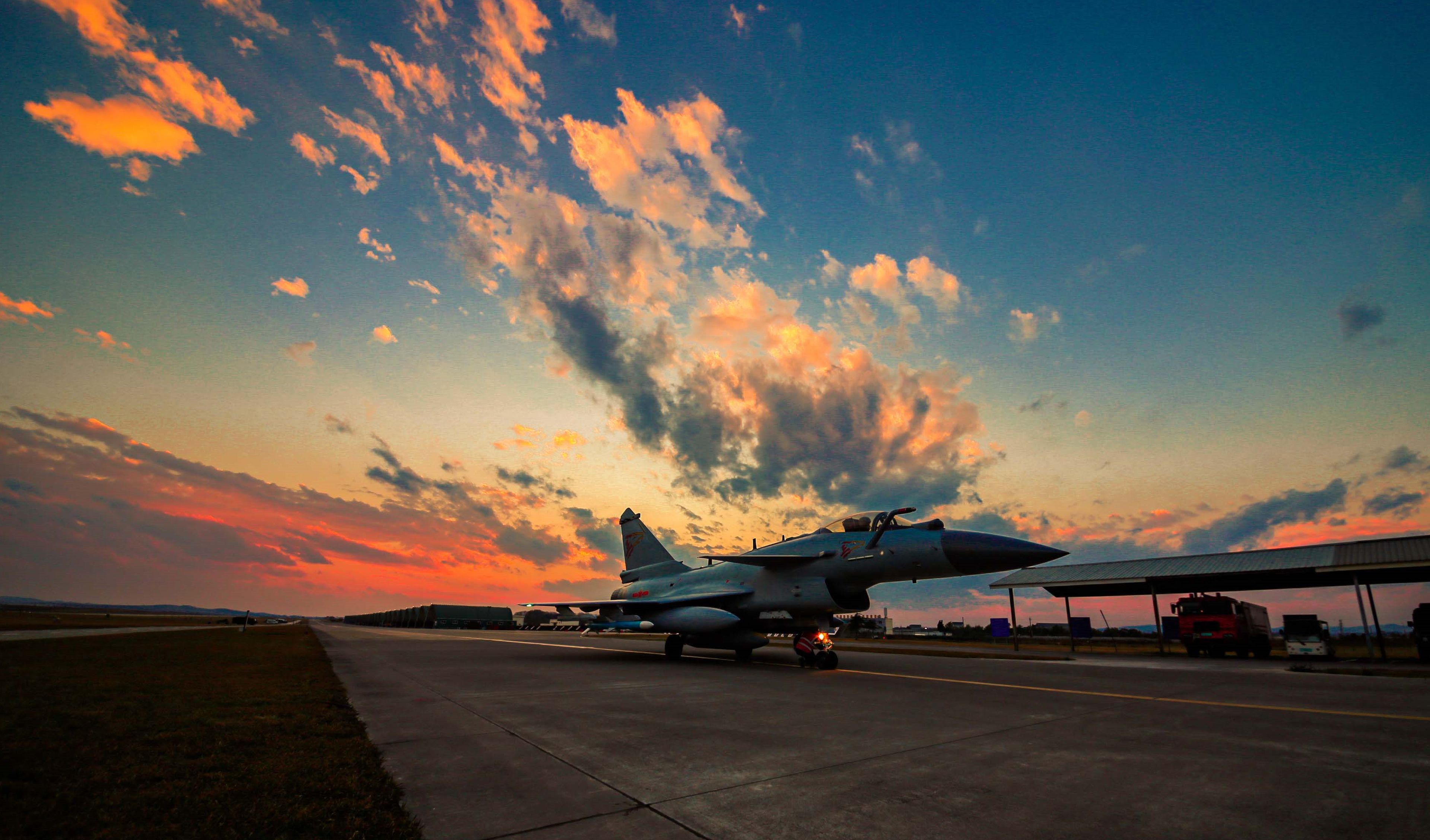 J-10 Fighter Jet - Chinese Air Force