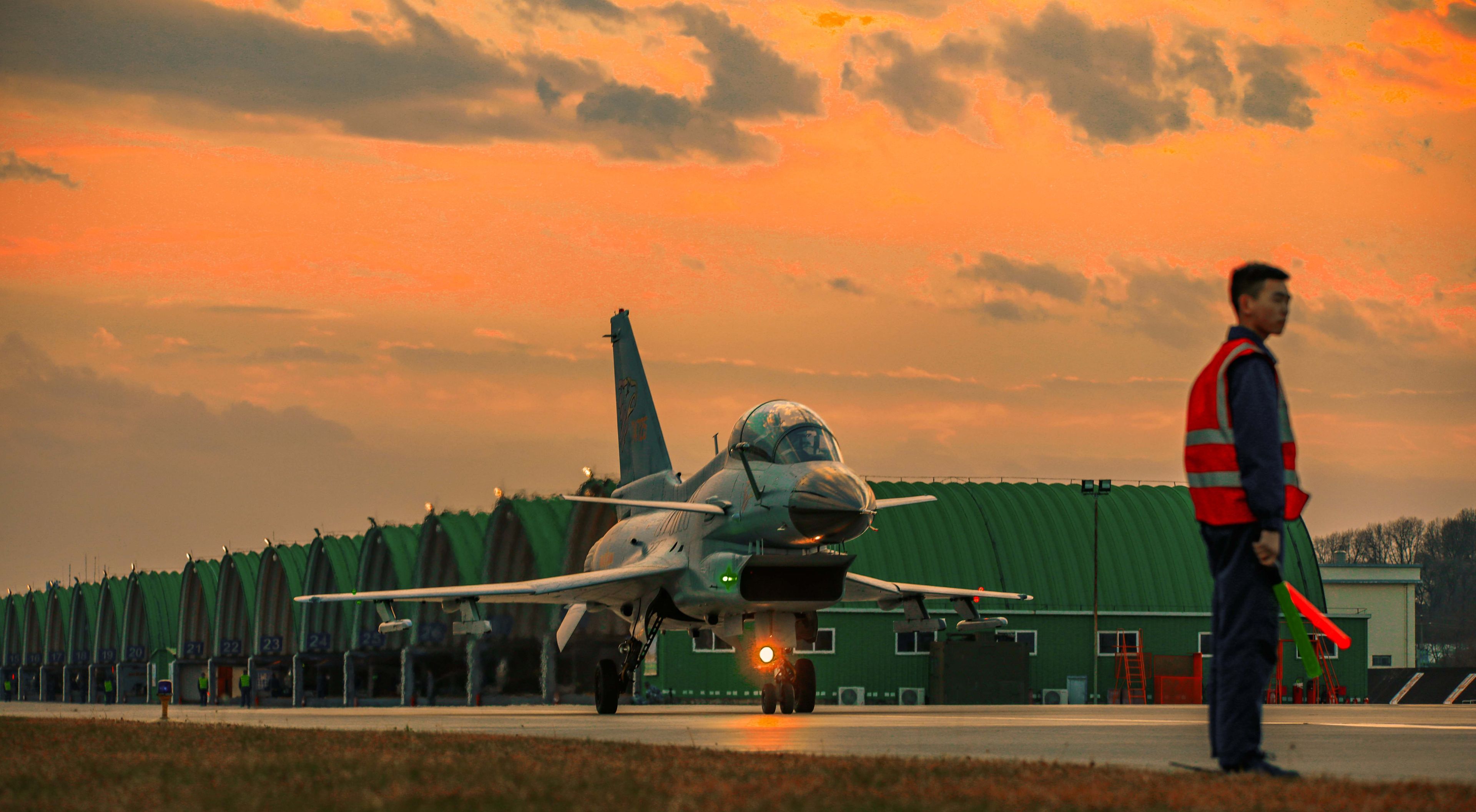 J-10 Fighter Jet - Chinese Air Force