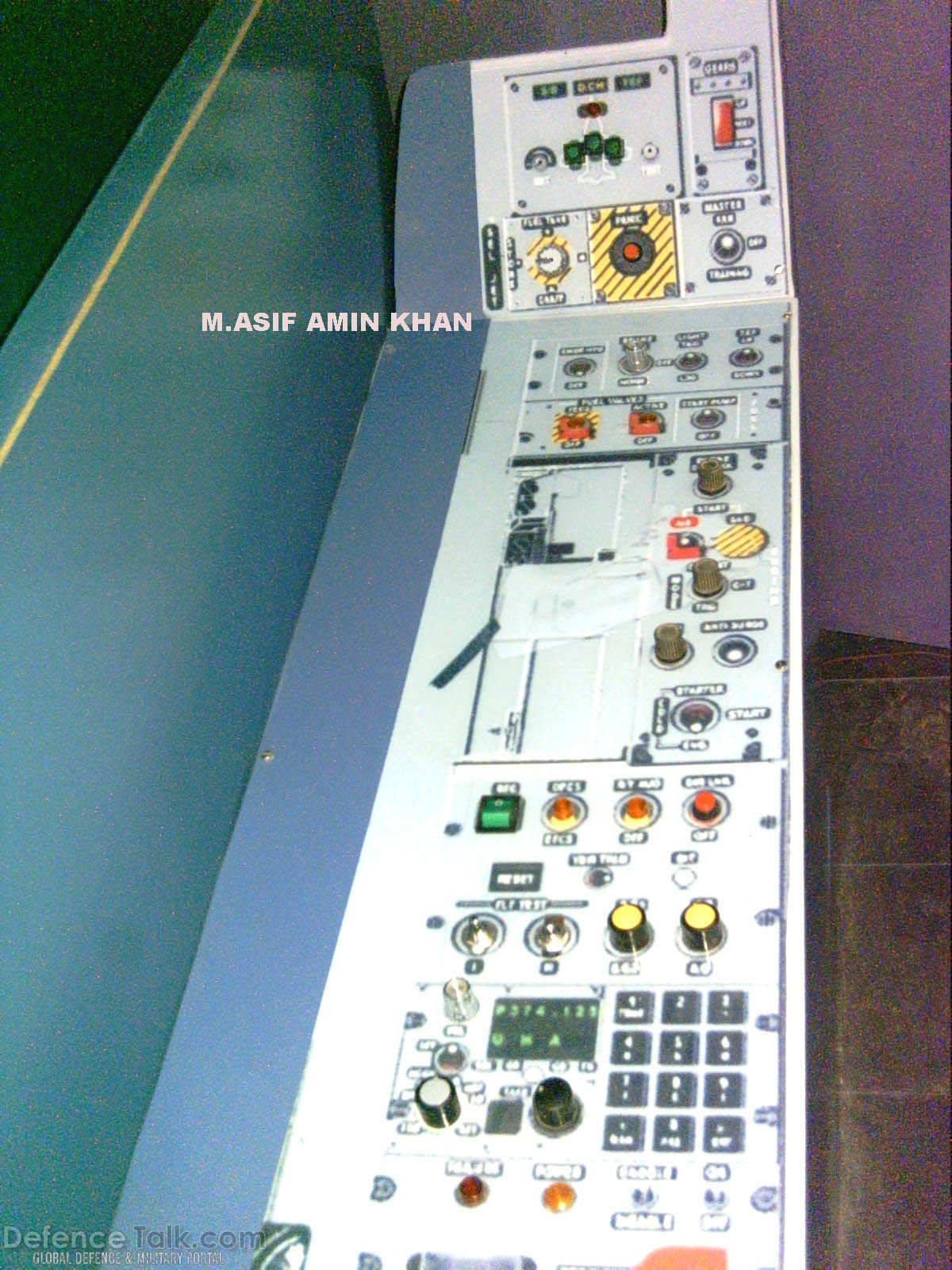 JF-17 cockpit components - IDEAS 2006, Pakistan