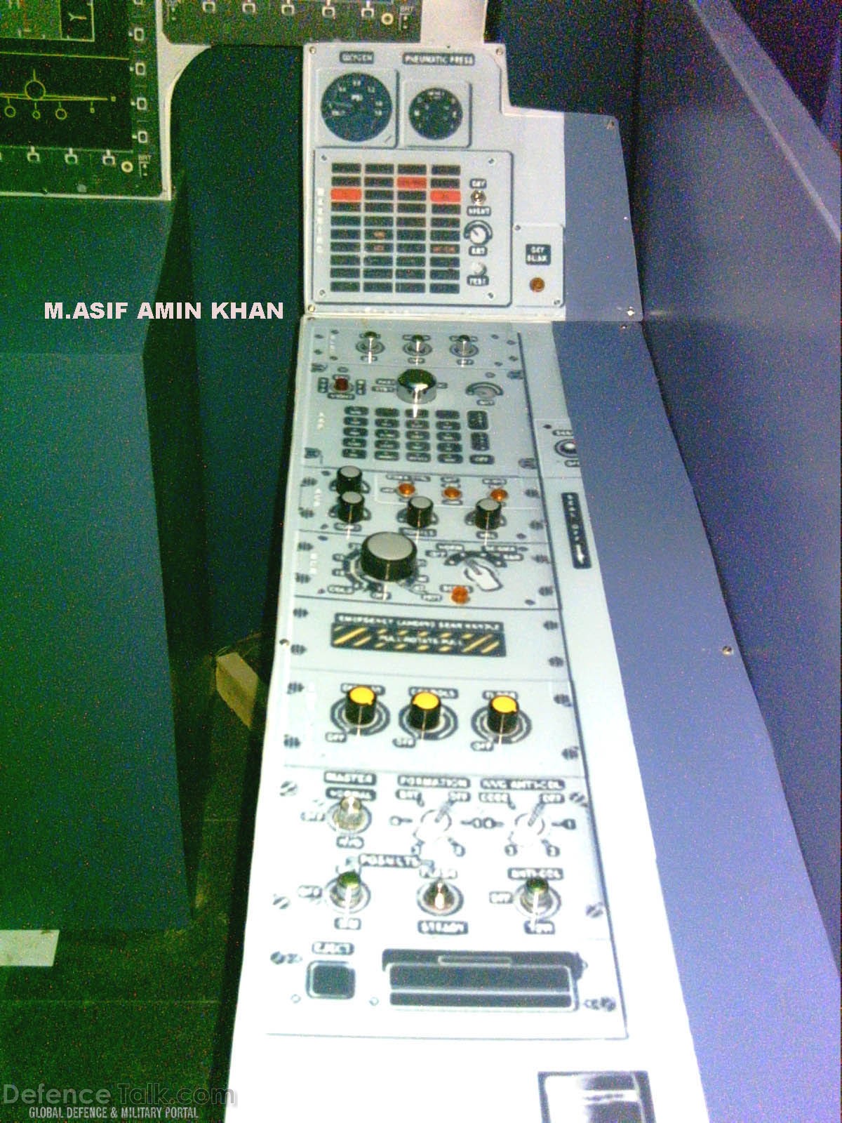 JF-17 cockpit components - IDEAS 2006, Pakistan