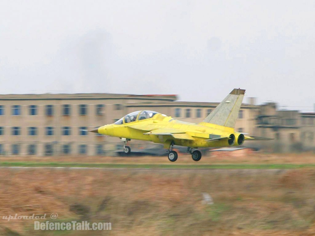 JL-15 (L-15) Falcon - People's Liberation Army Air Force