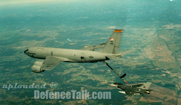 K-135 refueling Portuguese F-16