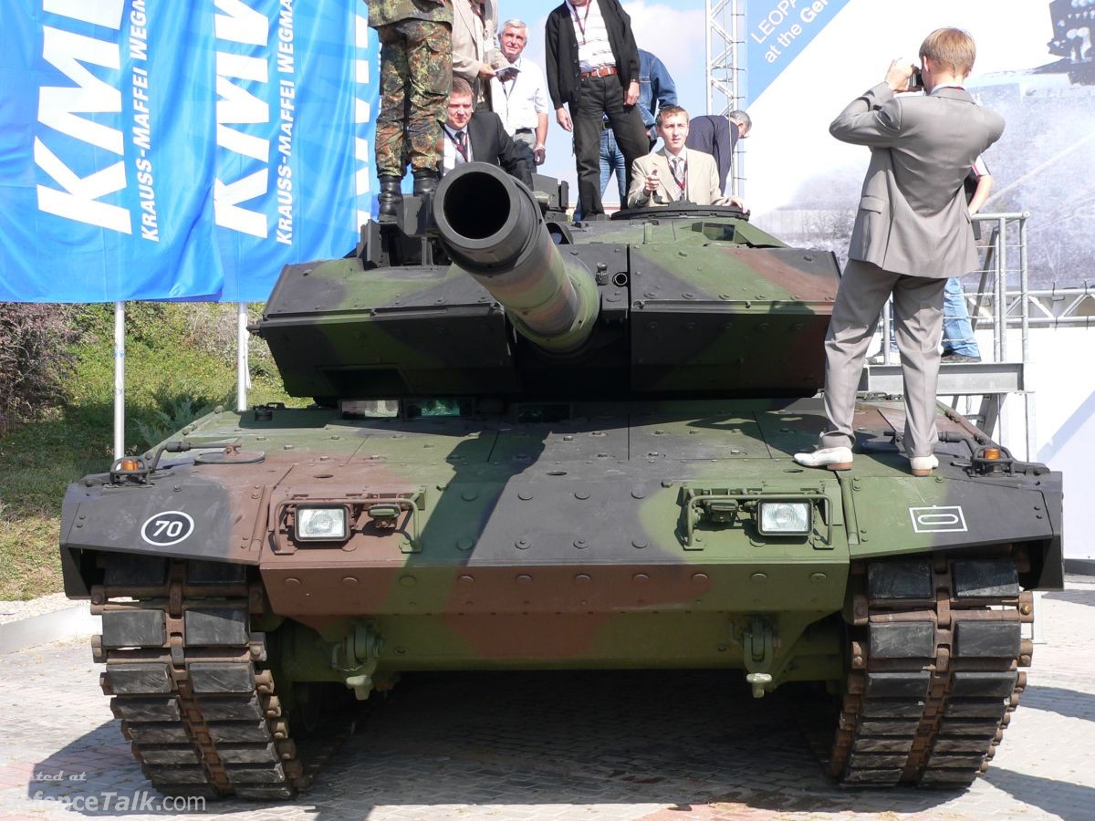 LEOPARD 2A6 / IDEF 2005 - Land Weapon Systems