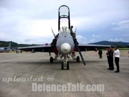 LIMA 2005 pics. Hawks, Migs, hornets