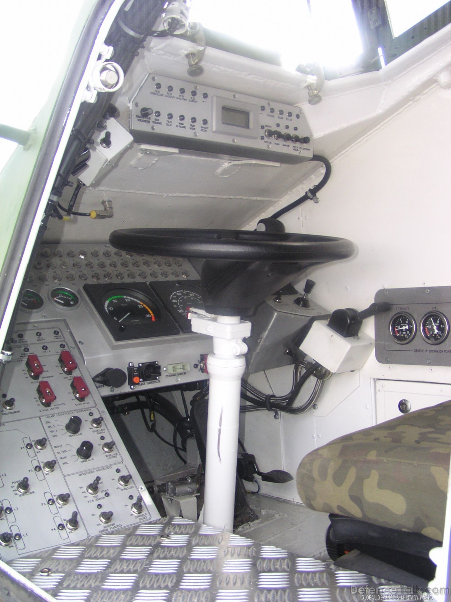 Lynx-Cactus Interior - command vehicle, Polish Army