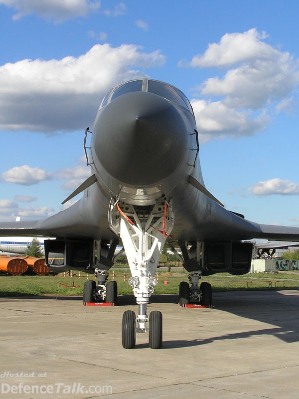 MAKS 2005 Air Show - B-1b USAF Strategic Bomber