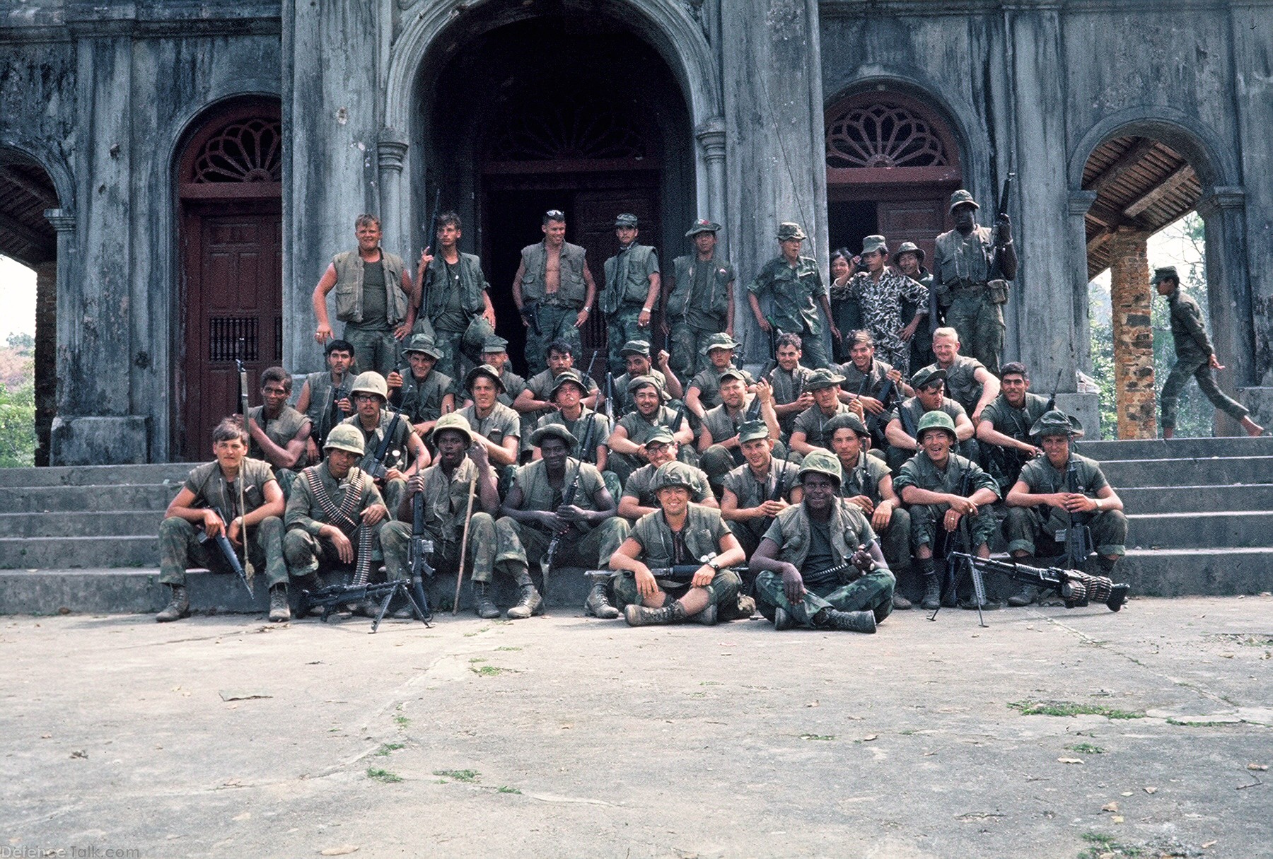 MARINE RIFLE PLATOON IN VIETNAM