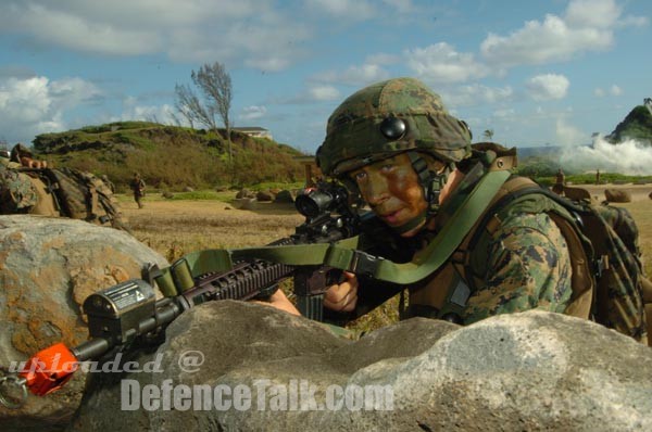 Marine with M-16 rifle - RIMPAC 2006