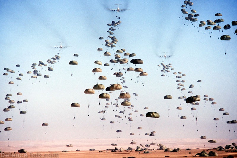 Mass drop of 1,000 Egyptian Paratroopers at Bright Star '05