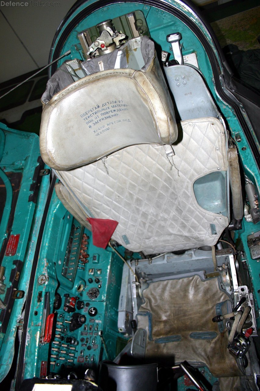 MiG-21PFM cockpit