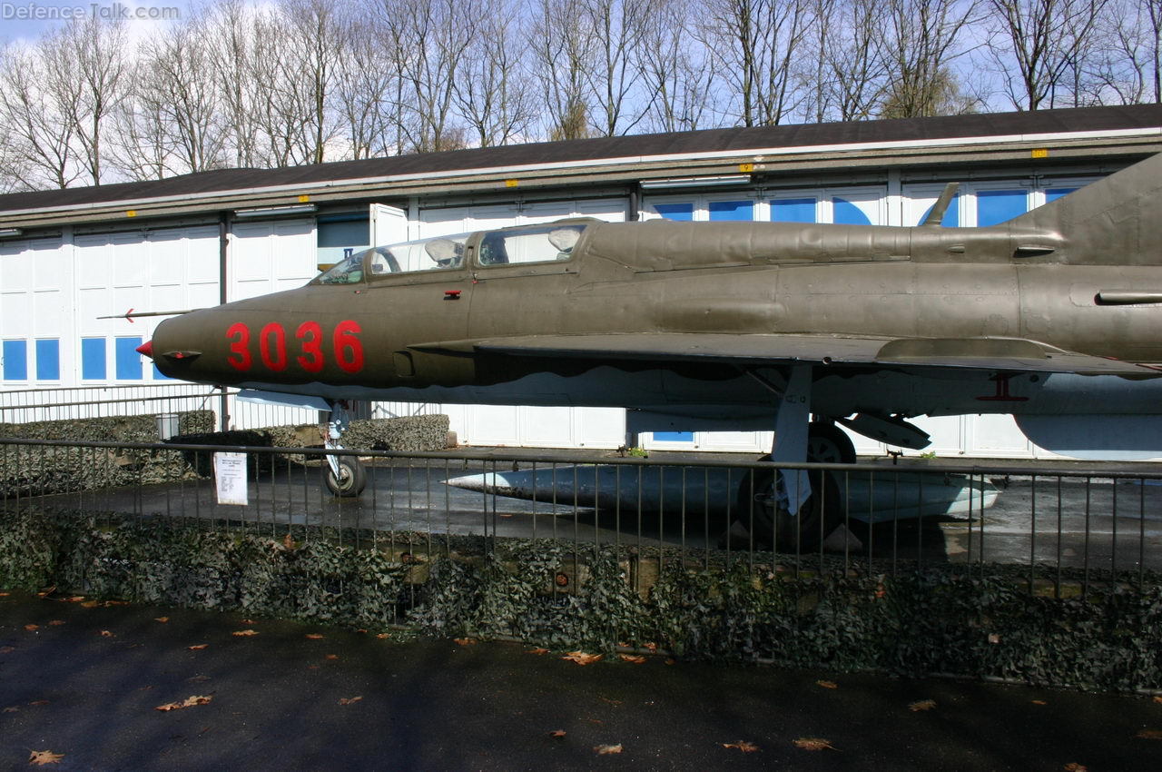 MiG-21UM