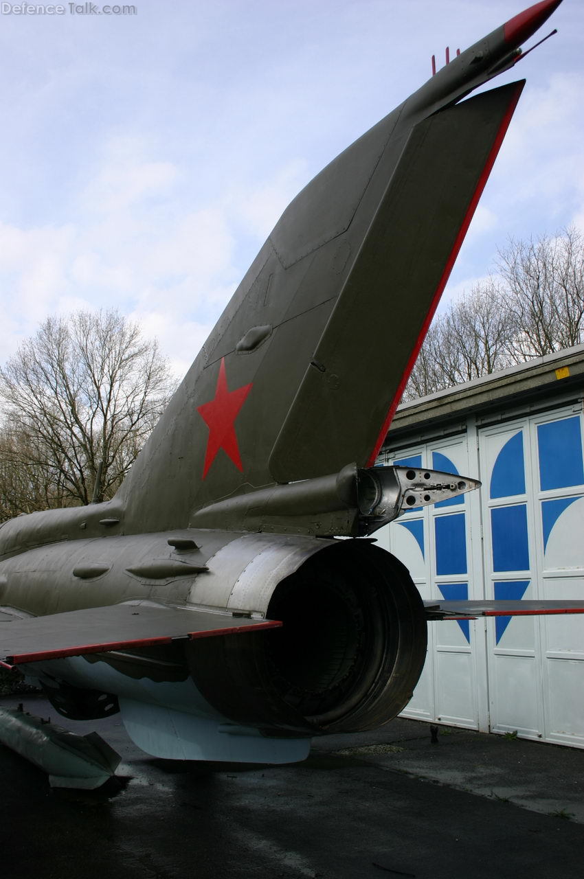 MiG-21UM