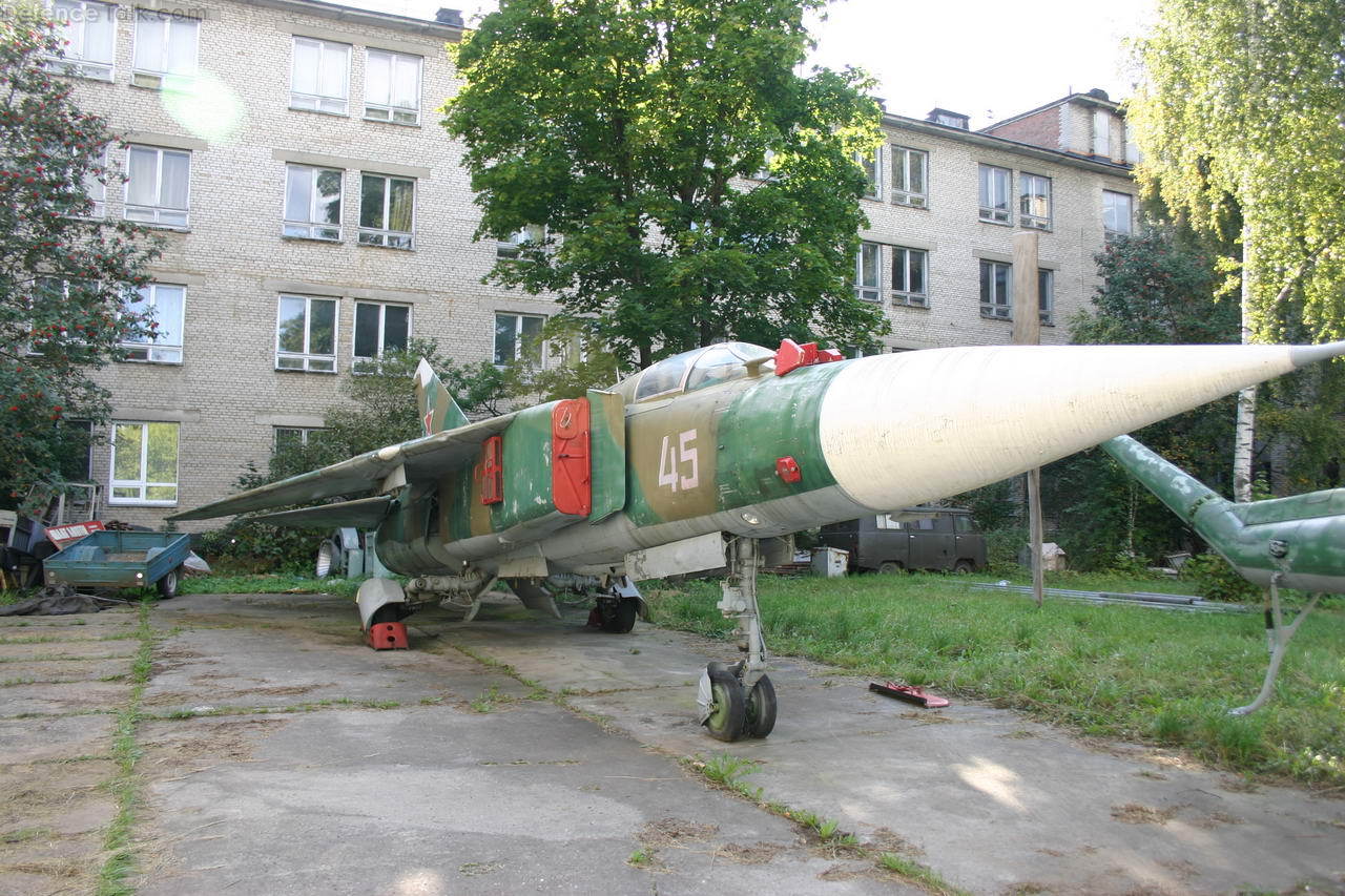 MiG-23S