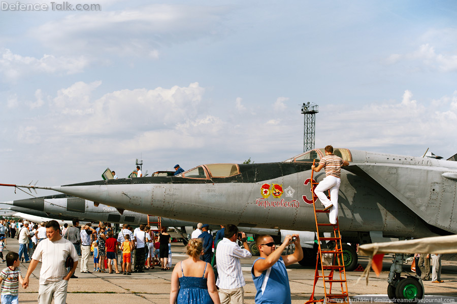 MiG-25MR