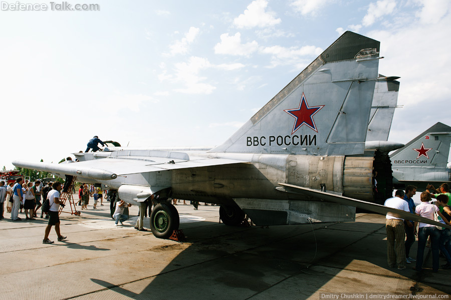 MiG-25MR
