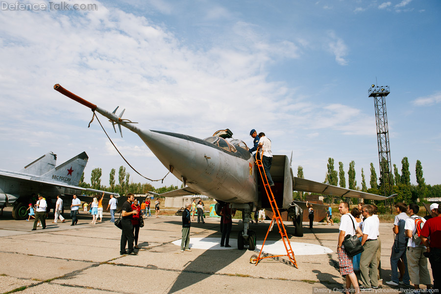 MiG-25MR