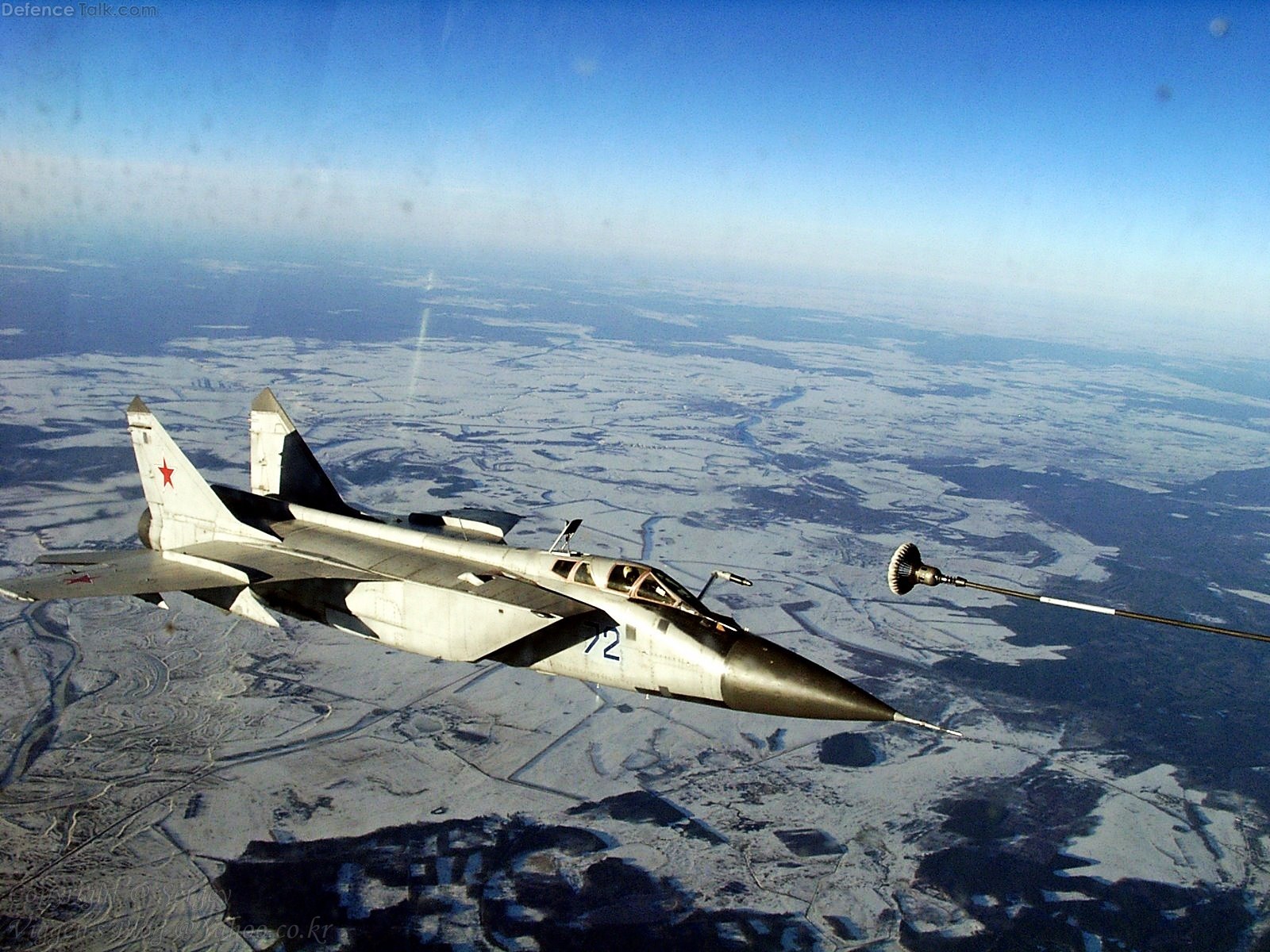 MiG-31 mid-air refueling