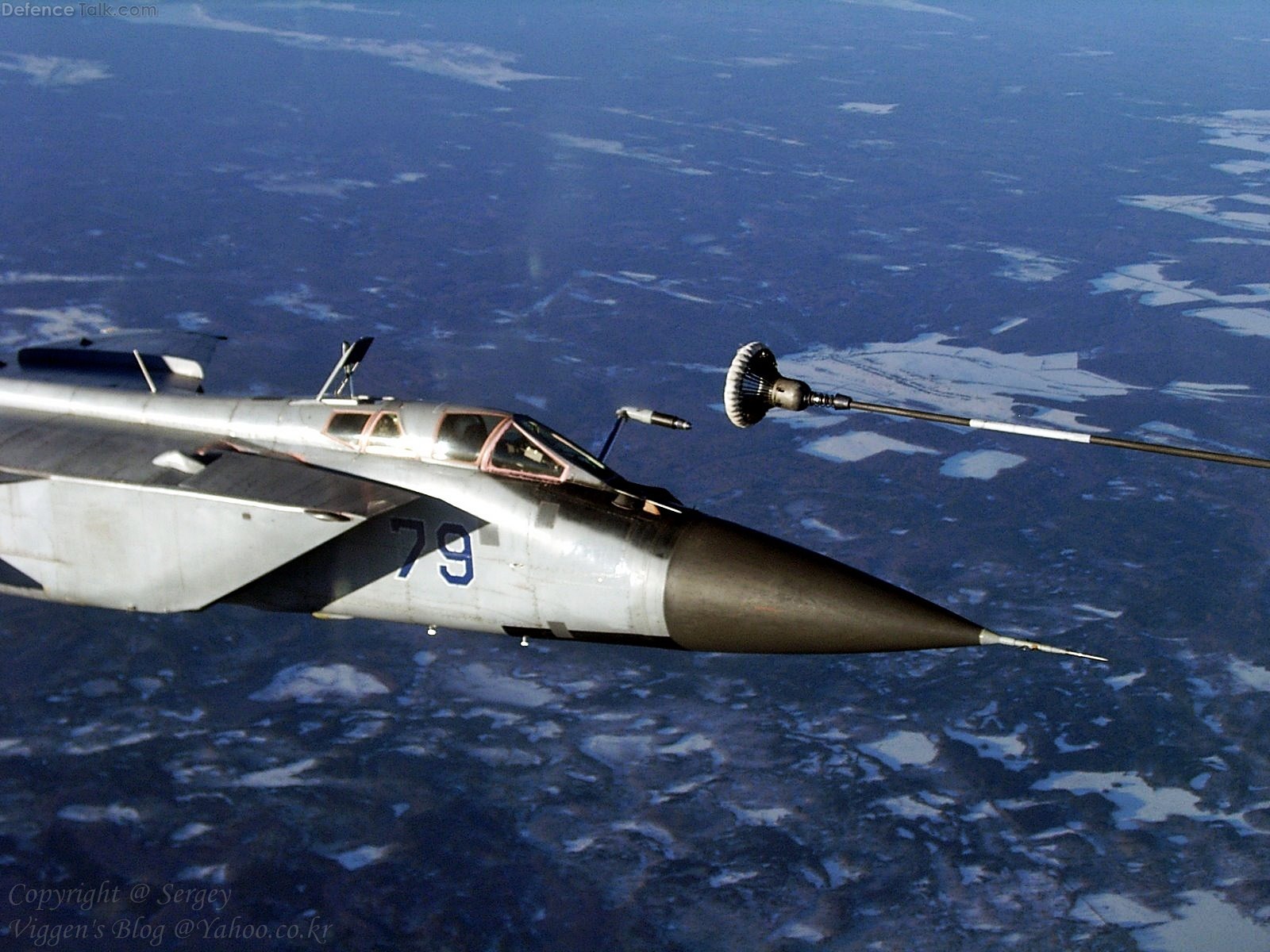 MiG-31 mid-air refueling