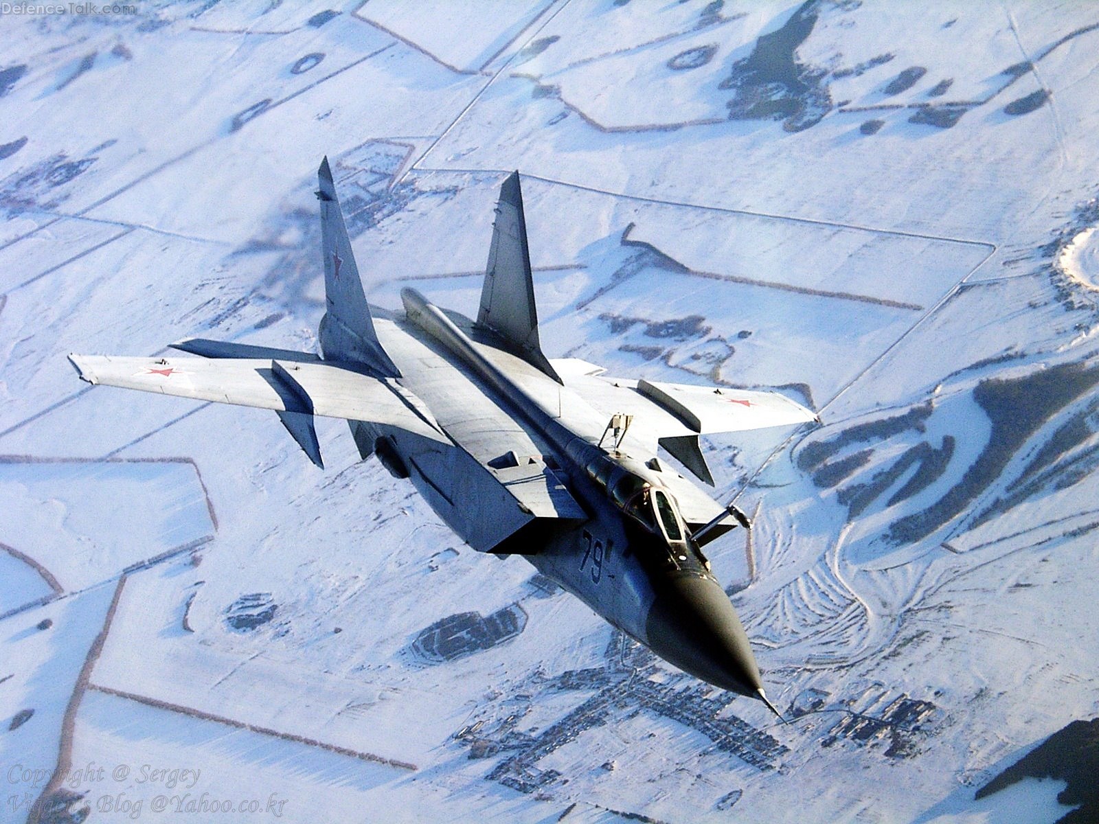 MiG-31 mid-air refueling