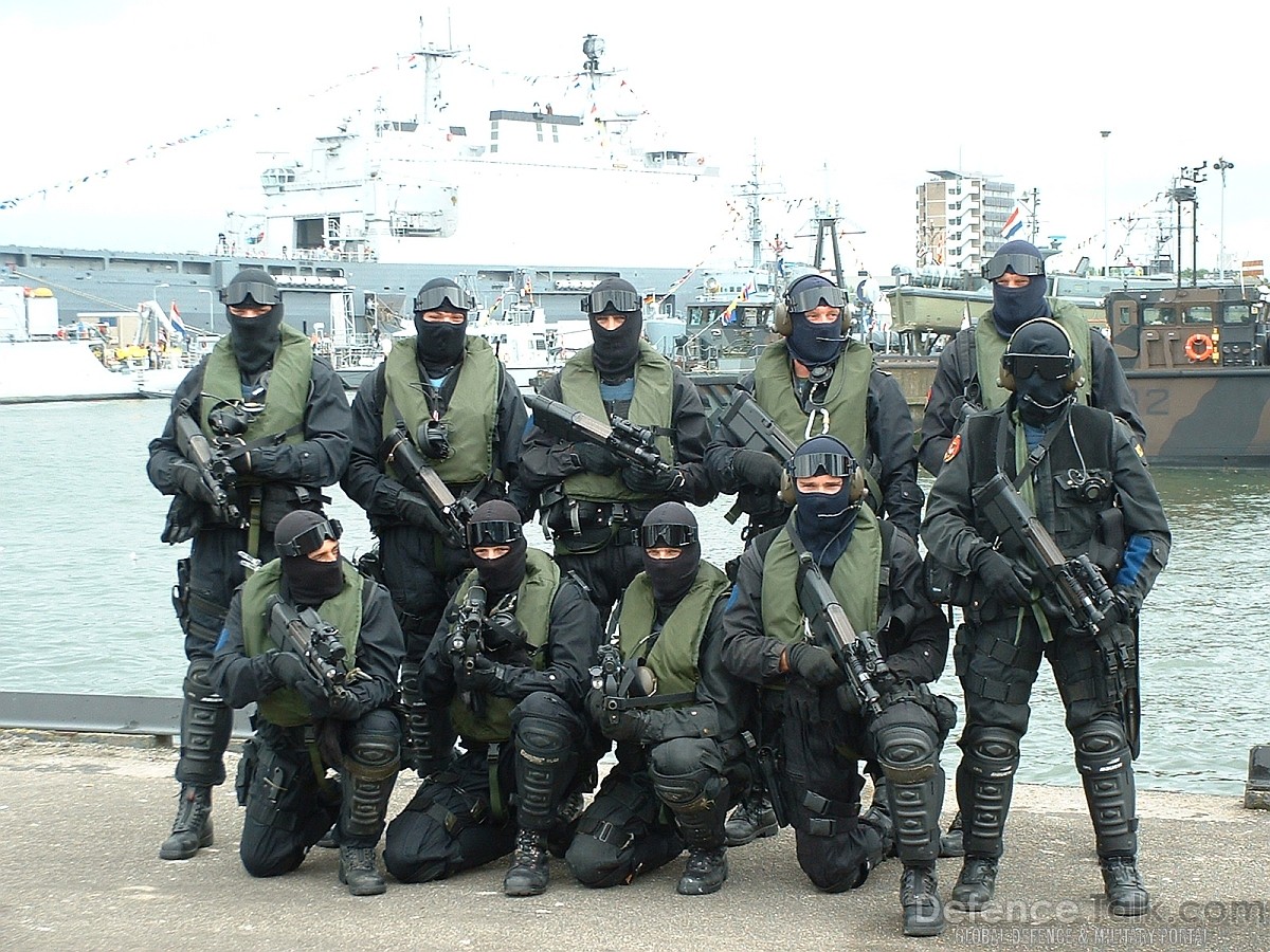 Netherlands:: UIM - Royal Netherlands Marine Corps