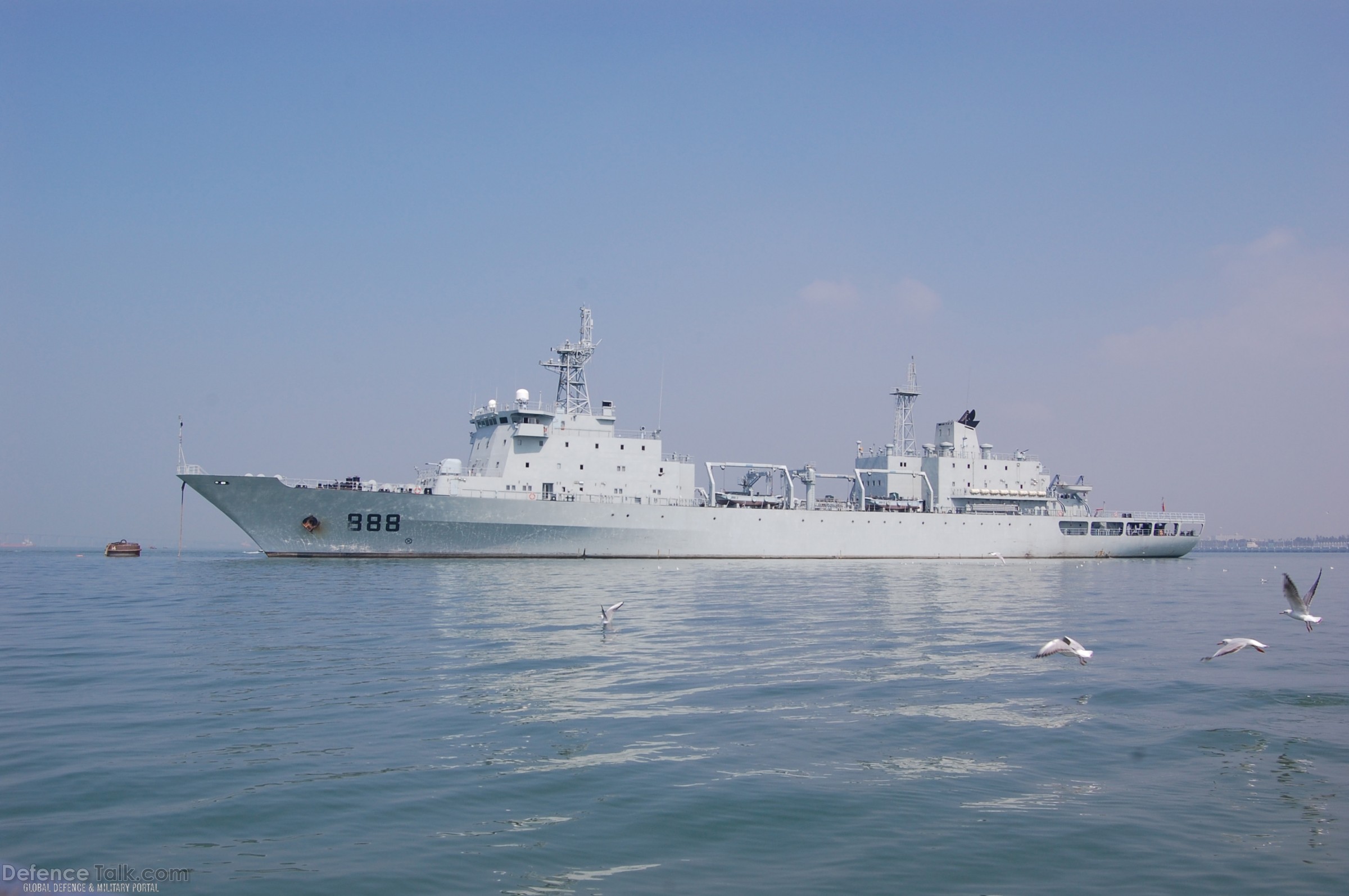 New replenishment ship 888 entering service - China Navy