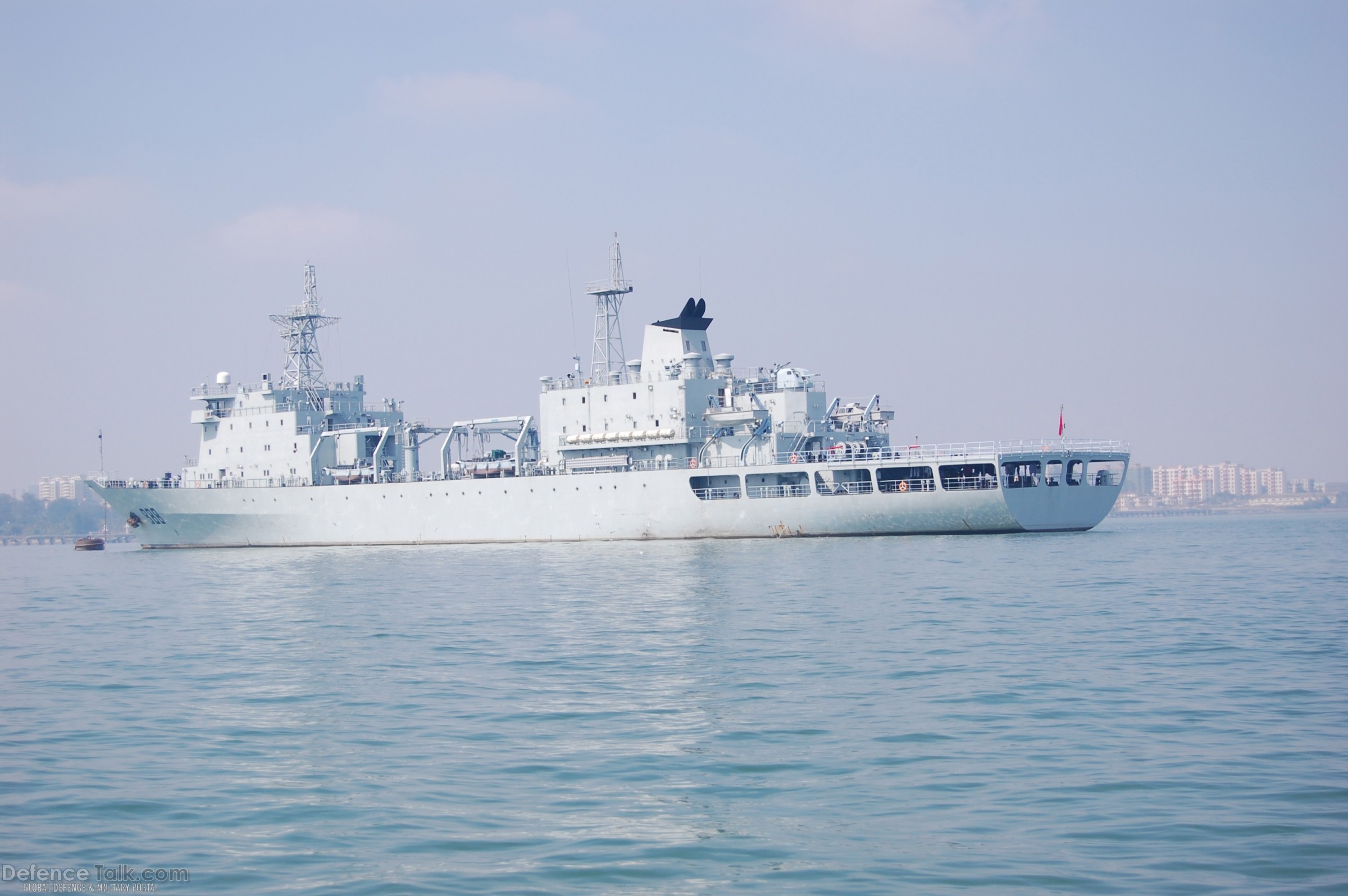 New replenishment ship 888 entering service - China Navy