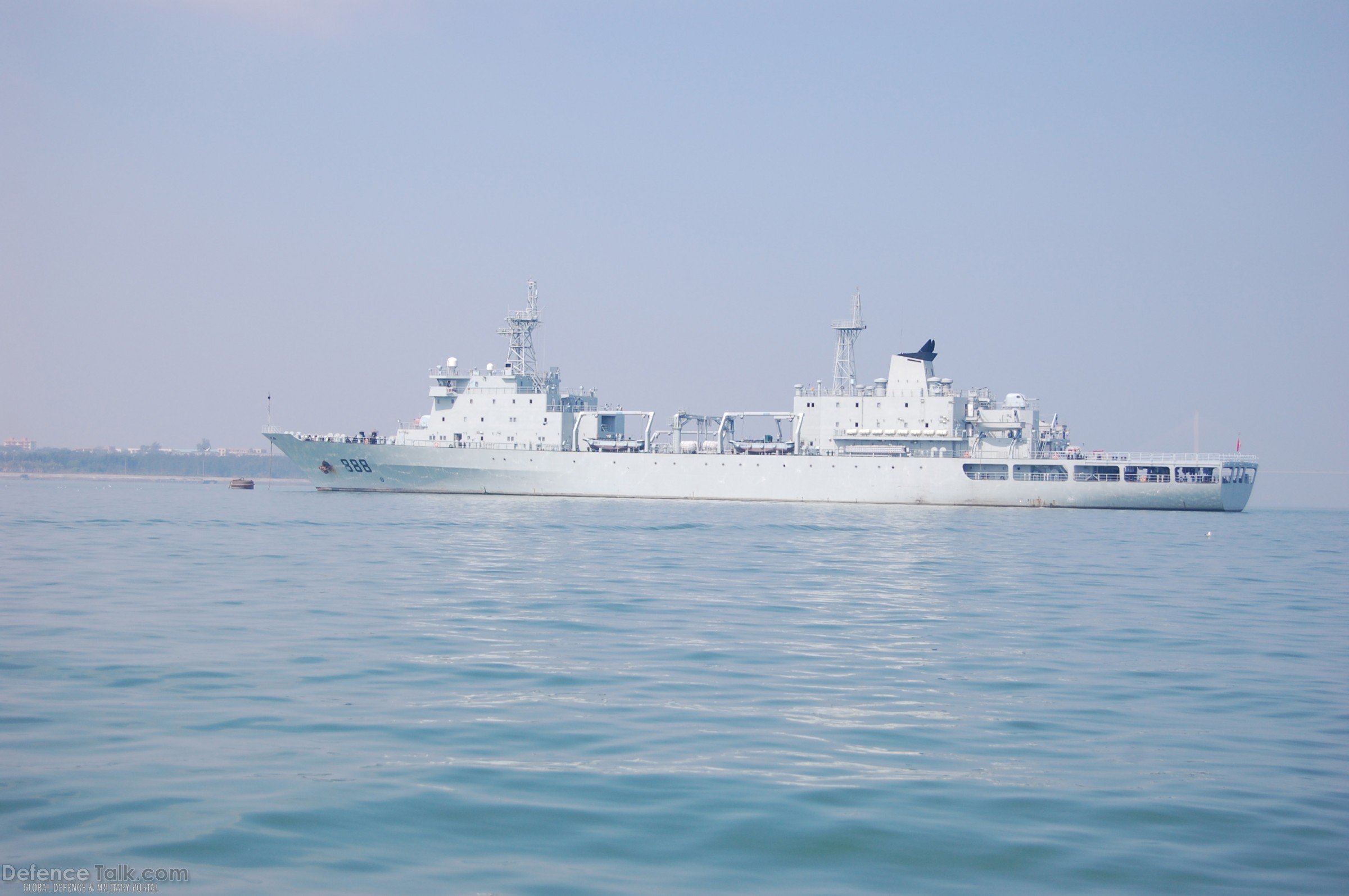 New replenishment ship 888 entering service - China Navy