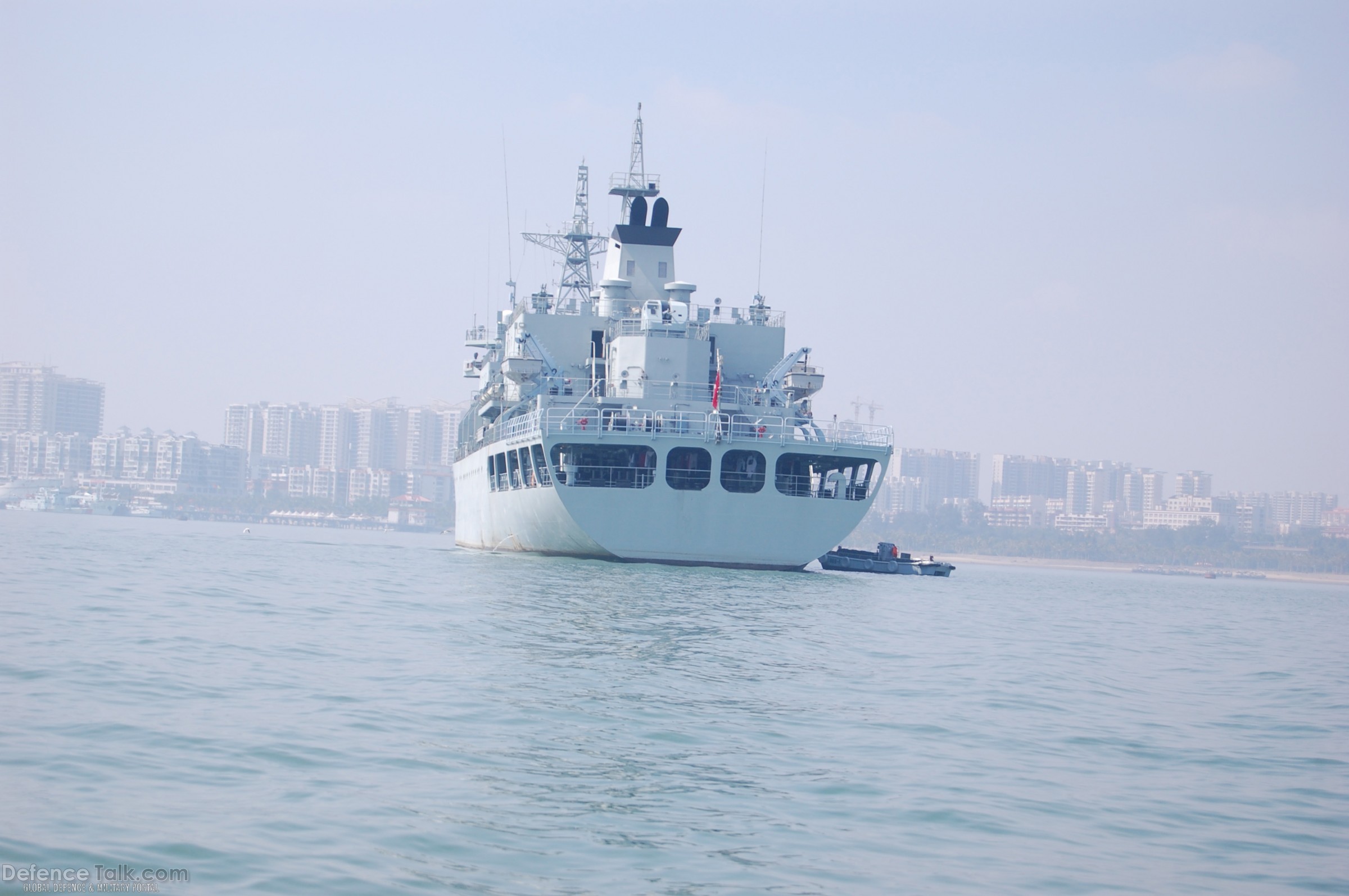 New replenishment ship 888 entering service - China Navy