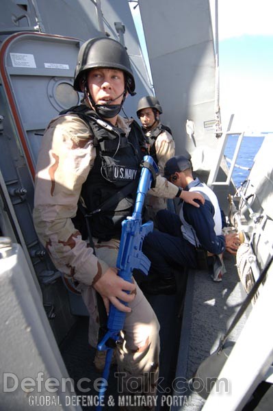 Onboard  Arleigh Burke-class destroyer - RIMPAC 2006