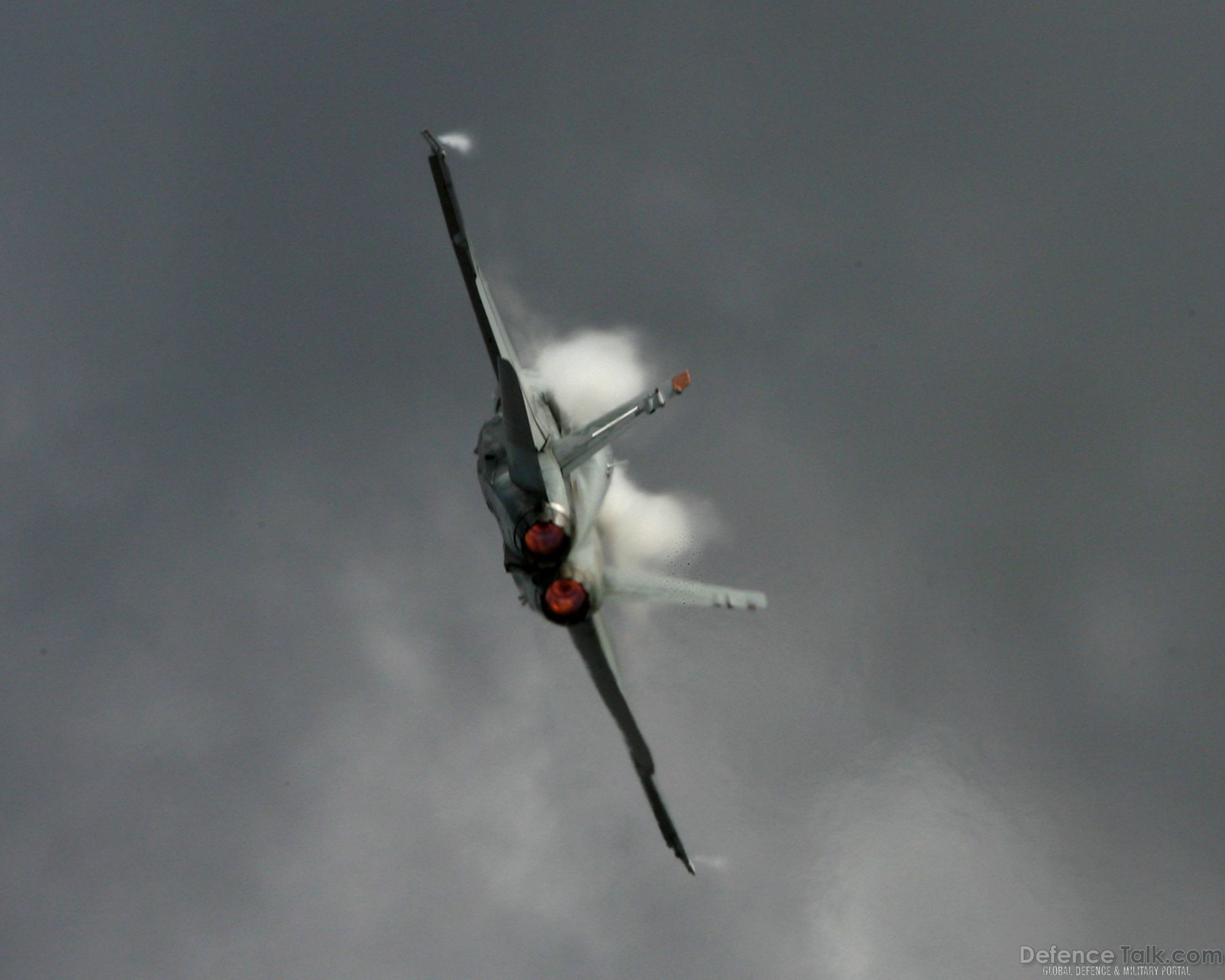 Pulling 7G in F/A-18 - Avalon Air Show 2007