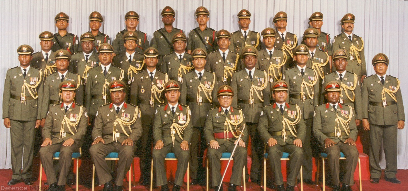 Qayyoom_in_military_uniformnss-cabinet