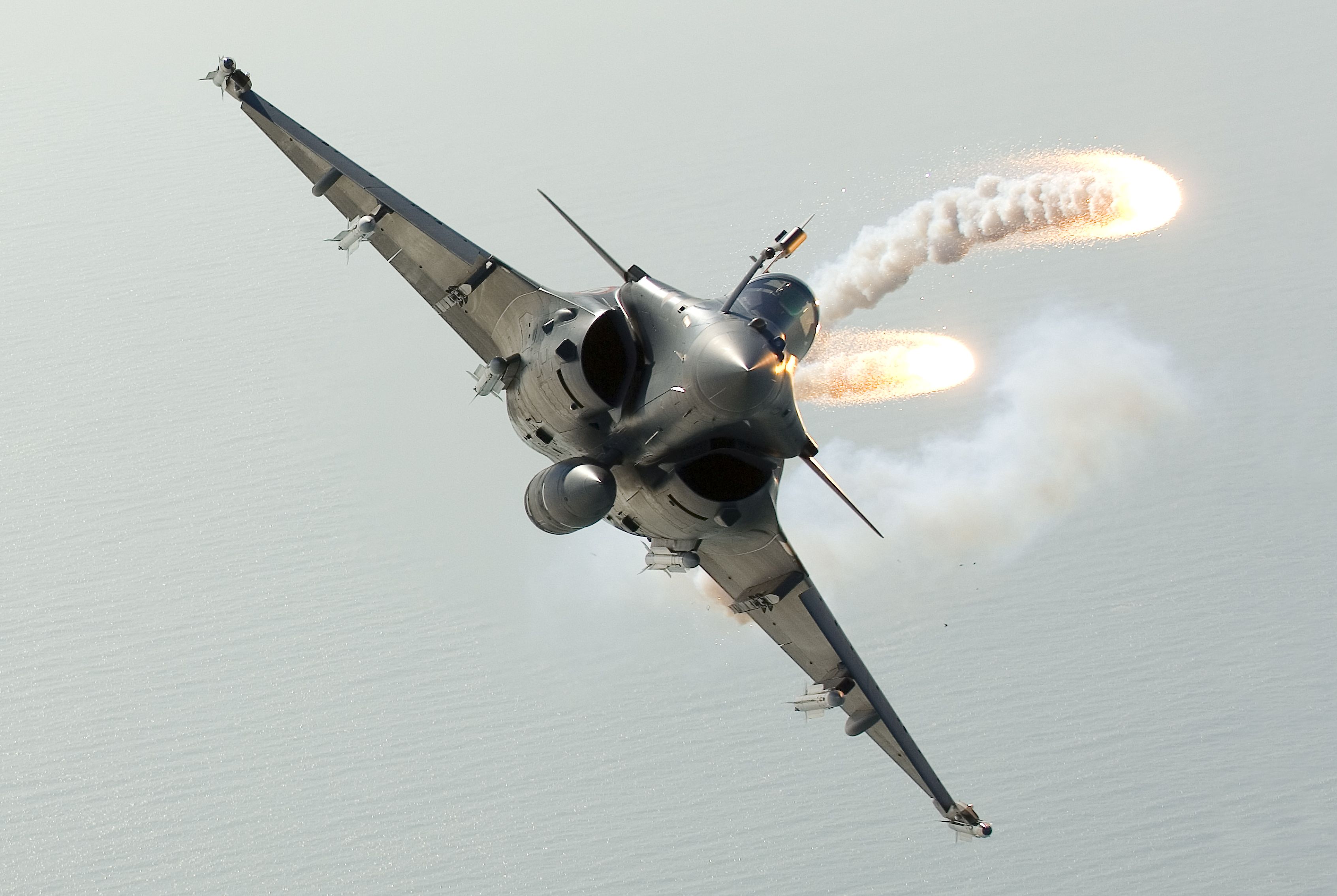 Rafale fighter jet fires flares