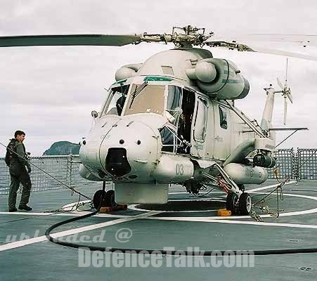 RNZN on the flight deck of Te mana