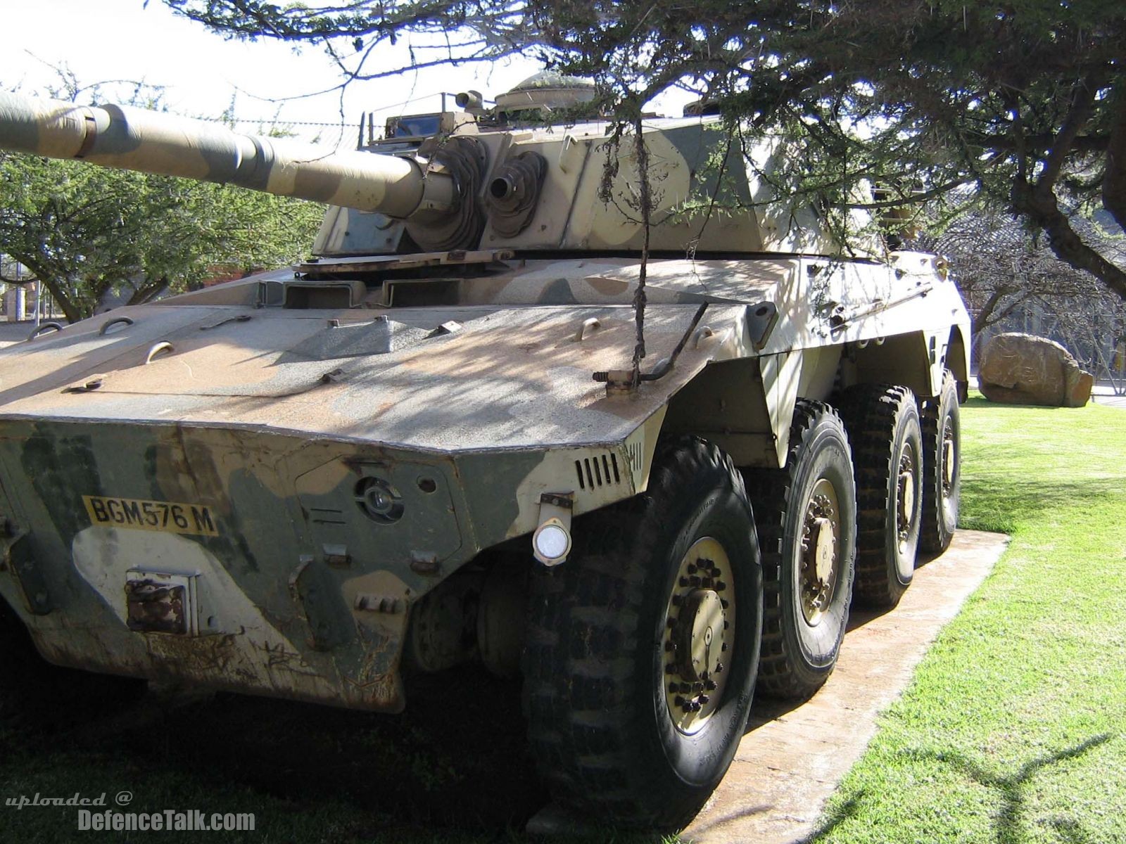 Rooikat 76 wheeled armoured fighting vehicle