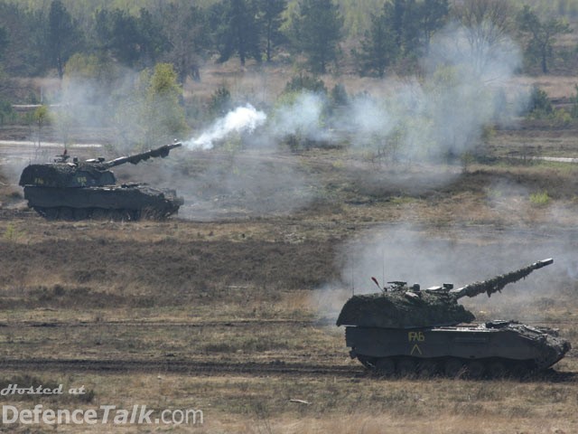 Self-propelled howitzer 2000  - European Challenge 2005