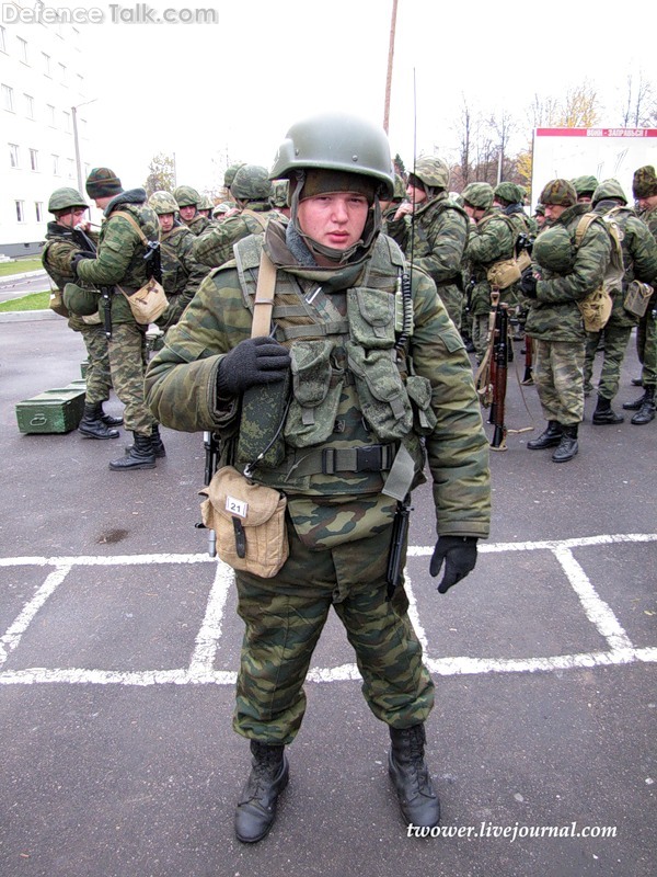 Soldier with Sozvezdie comms gear, 5th MRB